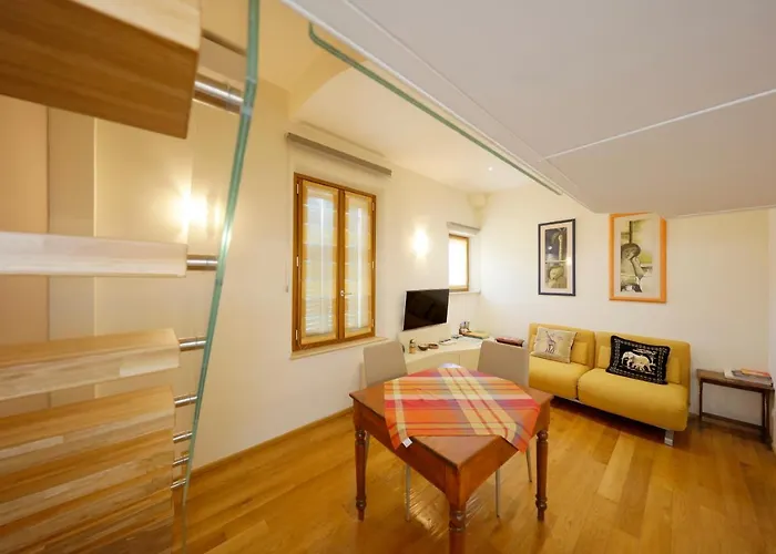 Siena Uptown - Sabrina\'S Cozy Apartment